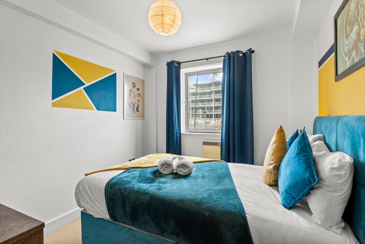 Enchanting Bristol Abode -Sleeps 6 With Balcony! 외부 사진