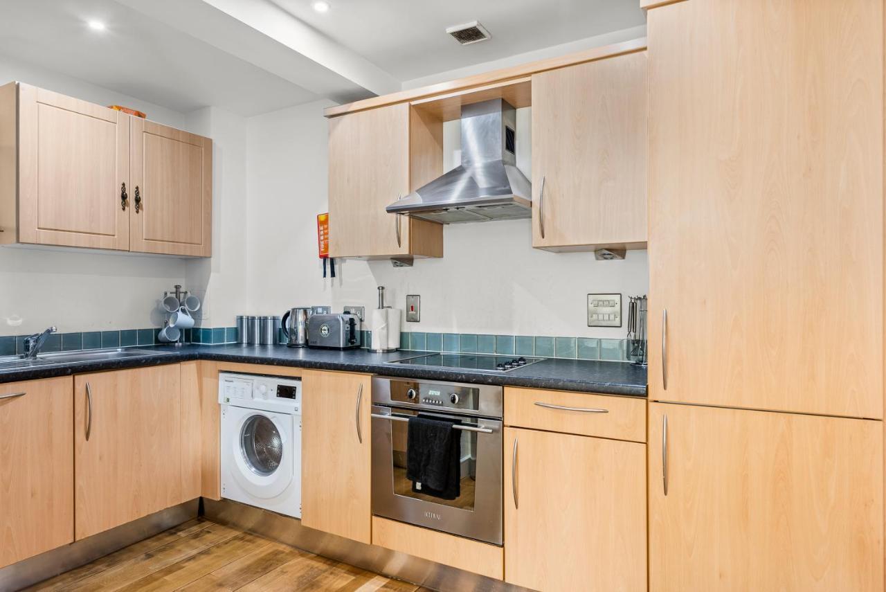 Enchanting Bristol Abode -Sleeps 6 With Balcony! 외부 사진