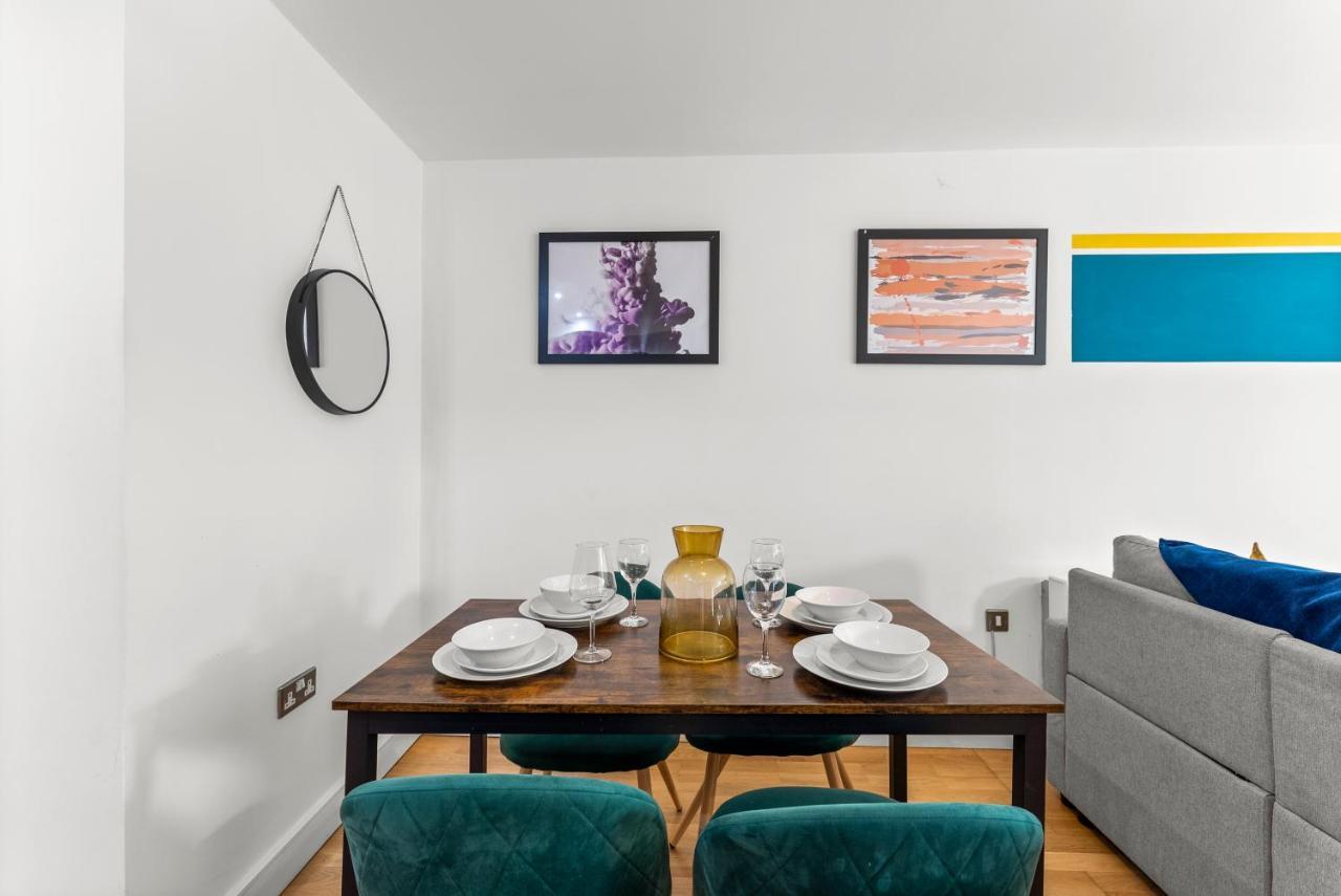 Enchanting Bristol Abode -Sleeps 6 With Balcony! 외부 사진