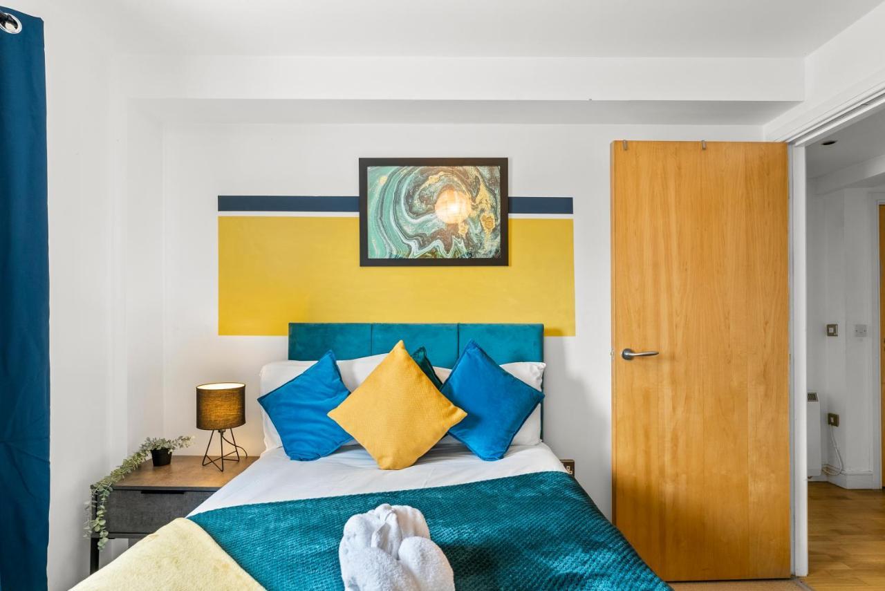 Enchanting Bristol Abode -Sleeps 6 With Balcony! 외부 사진