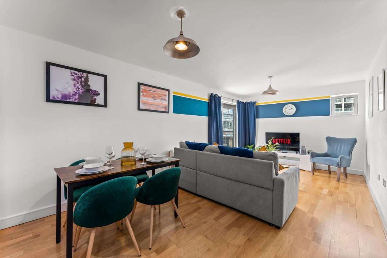 Enchanting Bristol Abode -Sleeps 6 With Balcony! 외부 사진